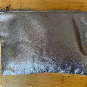 Baggu Metallic Silver pouch